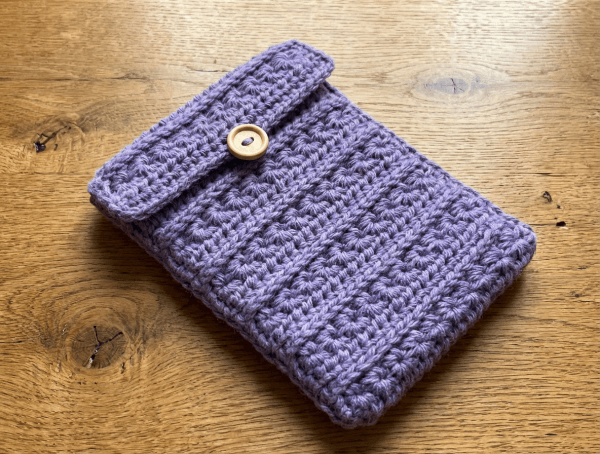 Crochet phone pocket
